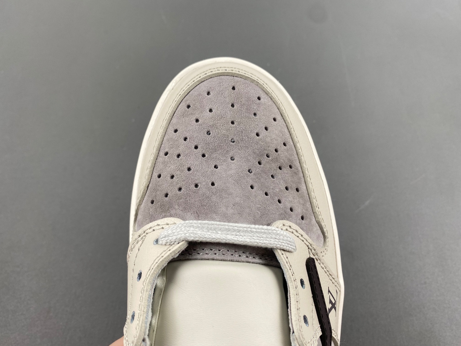 Travis Scott x Air Jordan 1 Low OG   LX1988-100