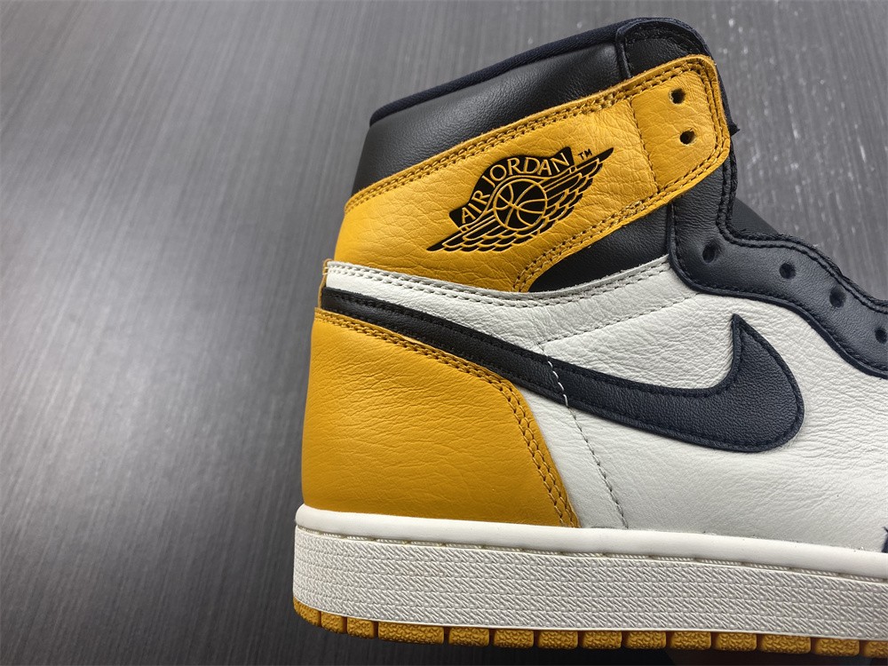 Air Jordan 1 High OG "Yellow Toe" 555088