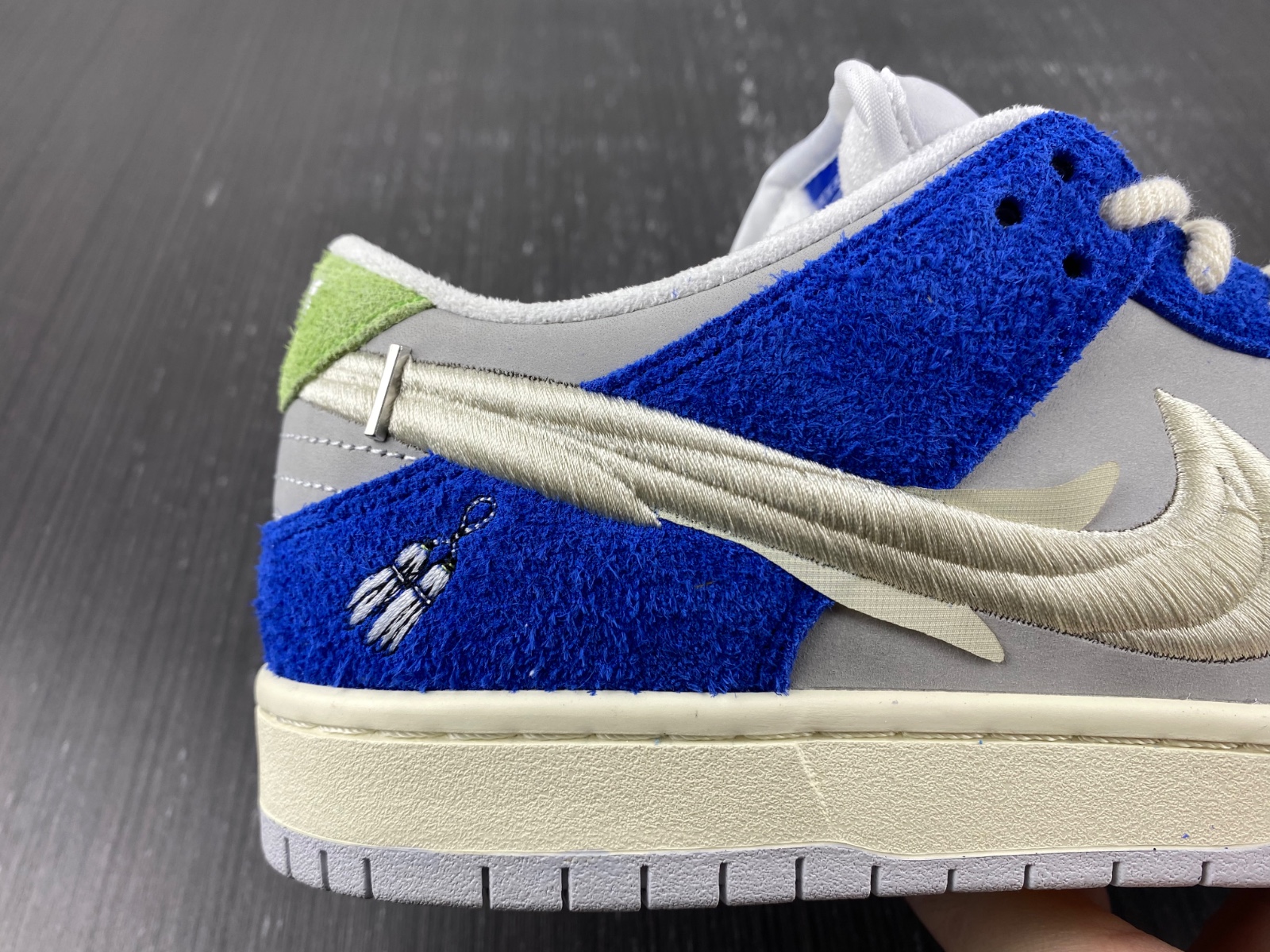 Fly Streetwear x Nike SB Dunk Low DQ5130-400