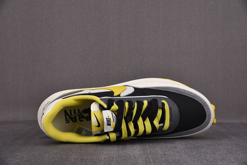 Nike Vaporwaffle sacai Sesame Dark Iris DD1875-500