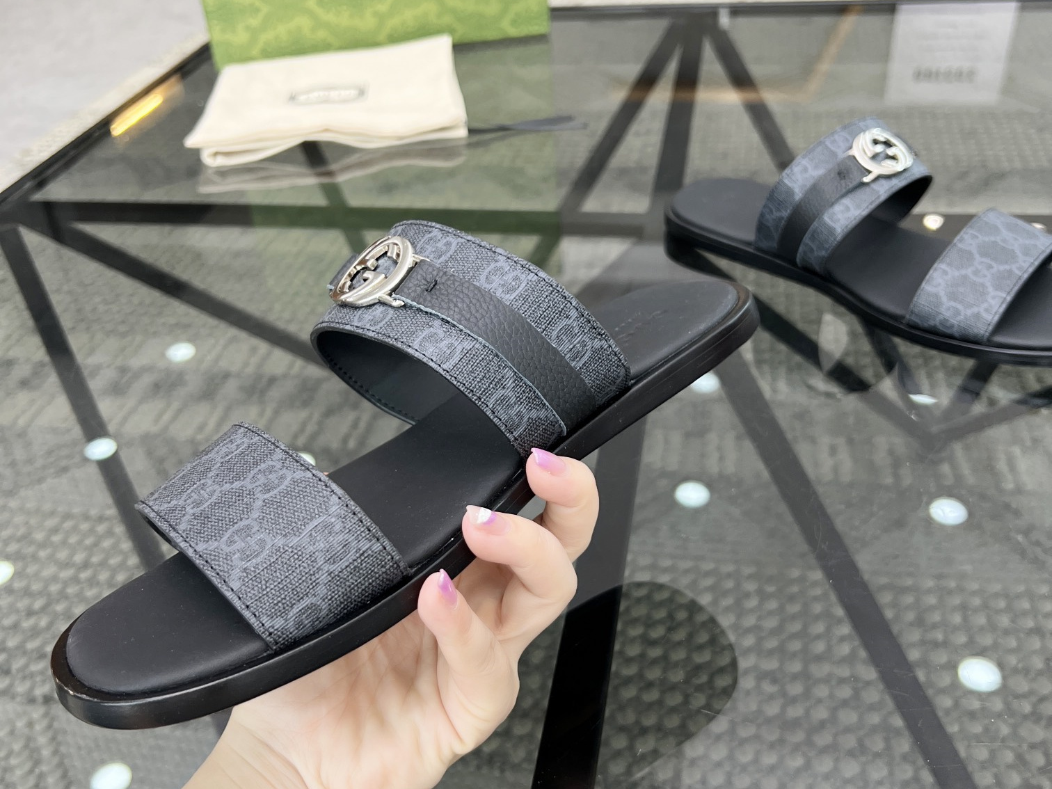 GUCCI  SLIDE (EU38-EU46)
