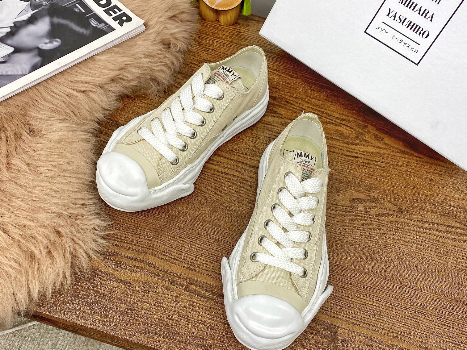 Maison Mihara Yasuhiro Low-Top Sneakers MMY-012