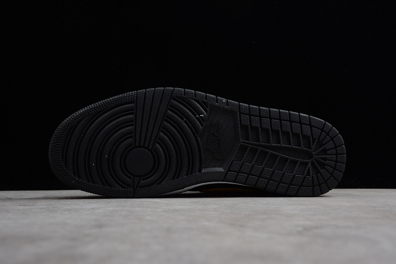 Air Jordan 1 Retro Mid 