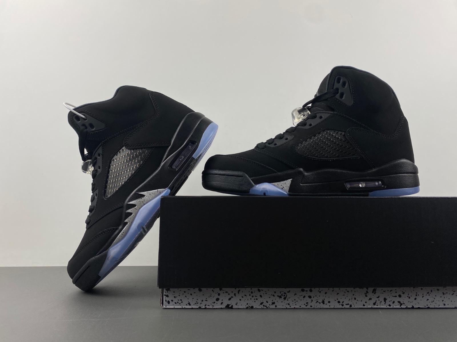 Air Jordan 5 “Black Cat” FZ2239-001