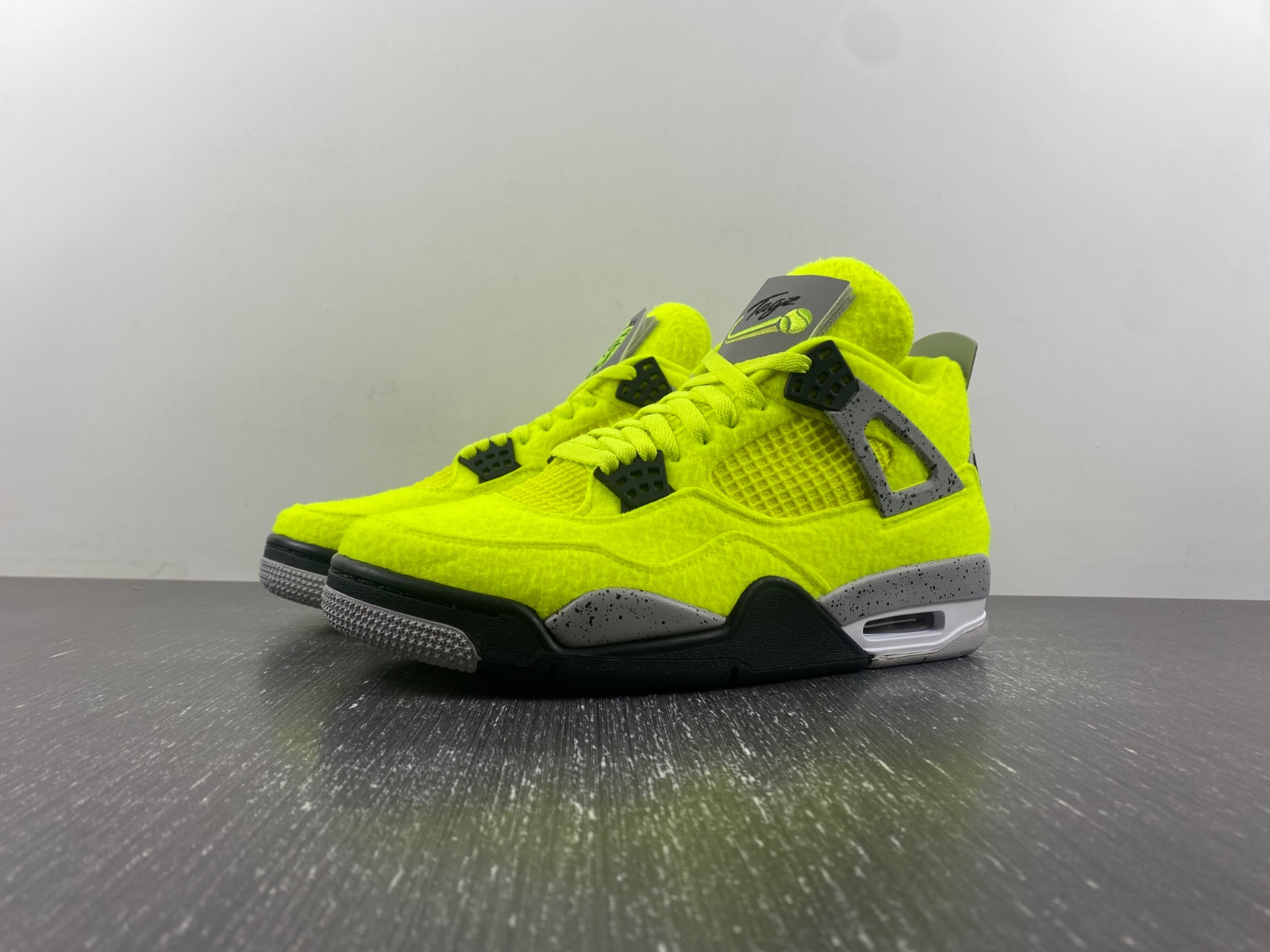 Air Jordan4 tennis ball