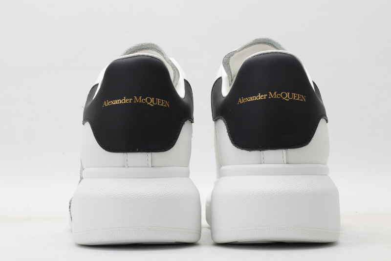 MCQUEEN OVERSIZED SNEAKER