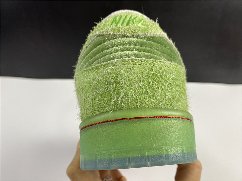 Nike SB Dunk Low Strawberry Cough CW7093-601