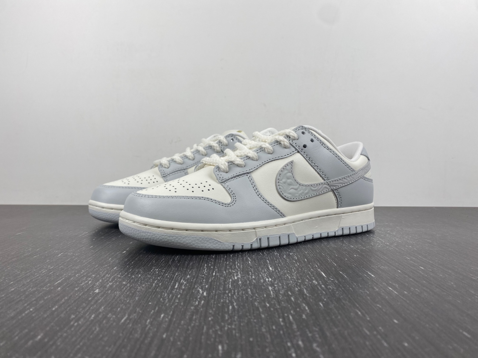 Nike Dunk Low "Needle Thread" FJ4553-133