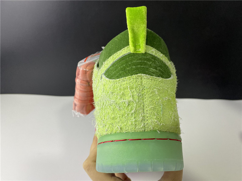 Nike SB Dunk High Strawberry Cough - CW7093-600