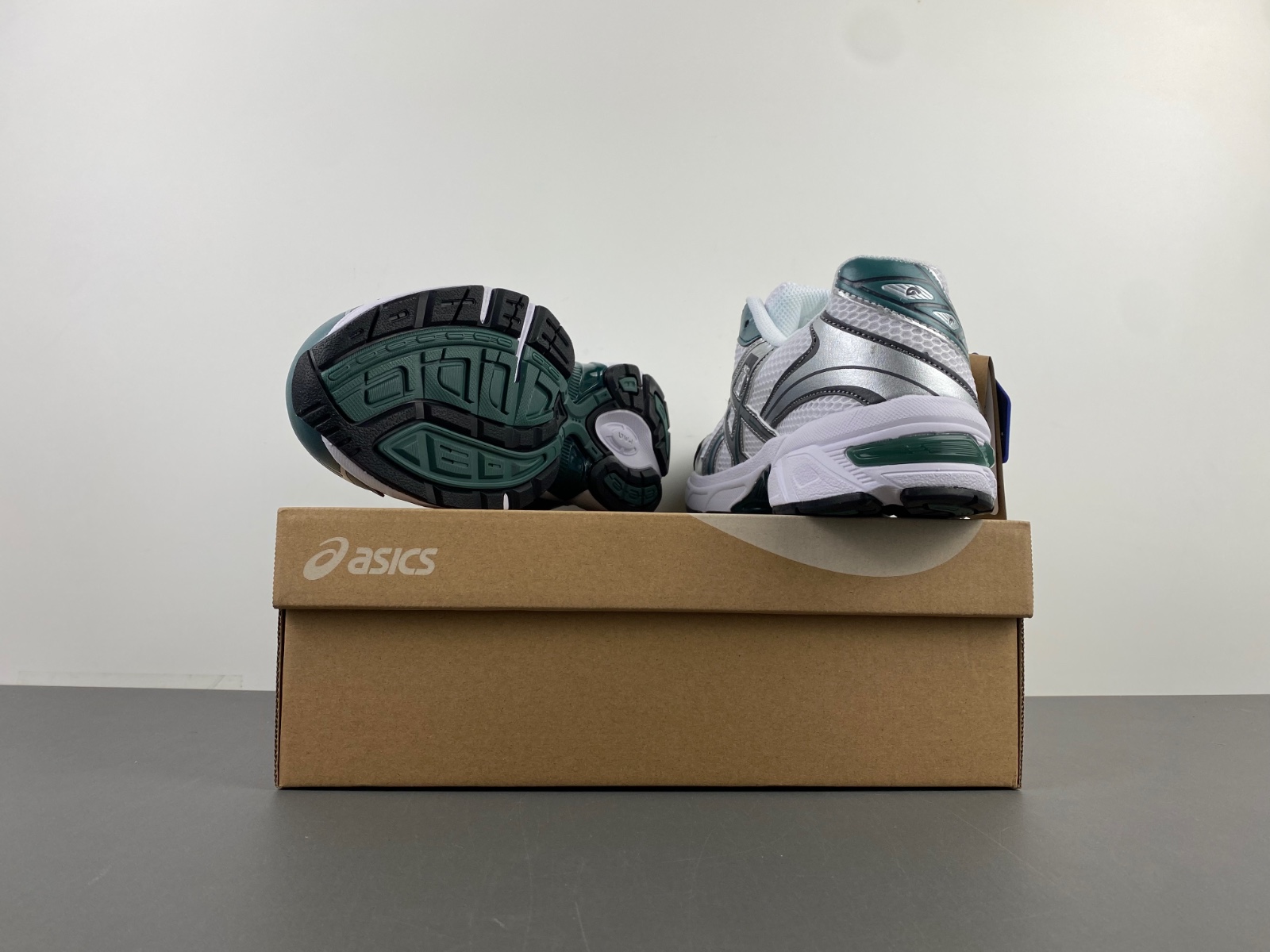 ASICS sneaker