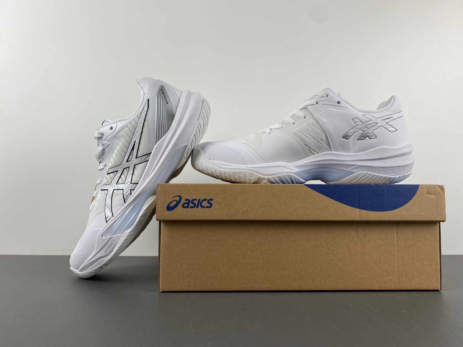 ASICS sneaker
