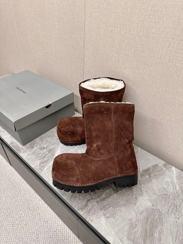 Balenciaga Winter Boots  (Middle-Top)