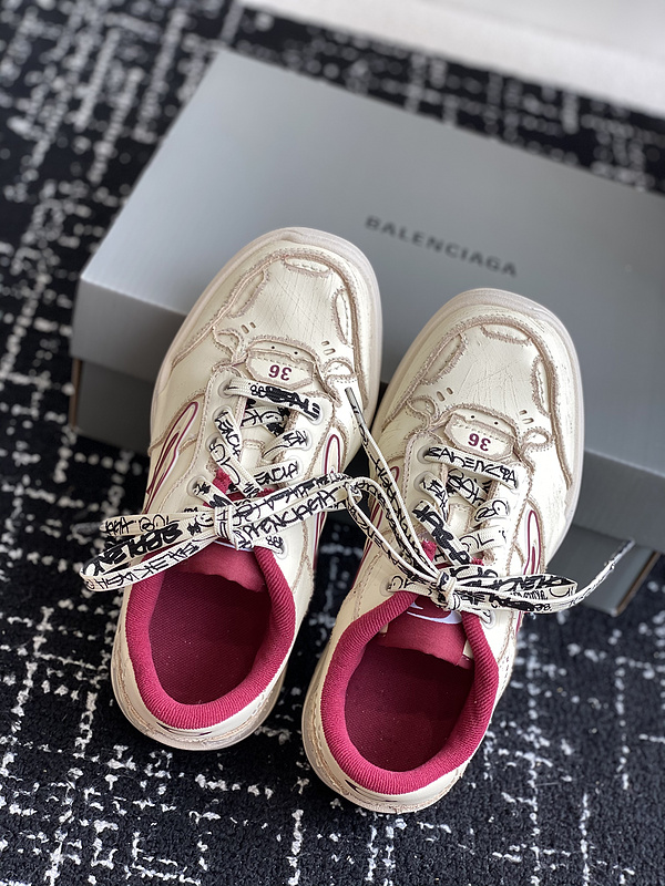 Balenciaga Hamptons Worn-Out Sneaker