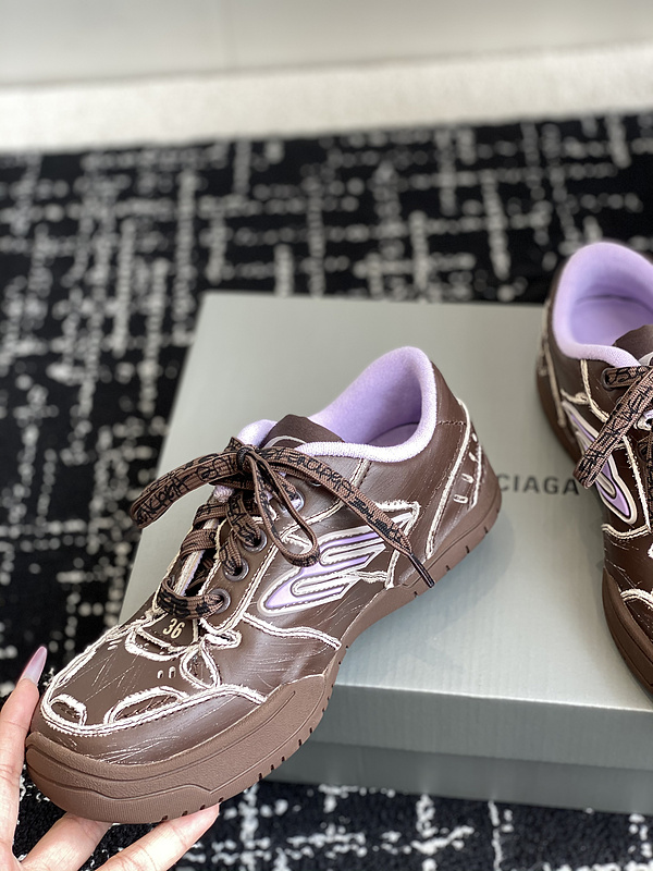 Balenciaga Hamptons Worn-Out Sneaker