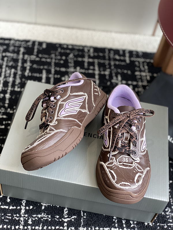 Balenciaga Hamptons Worn-Out Sneaker