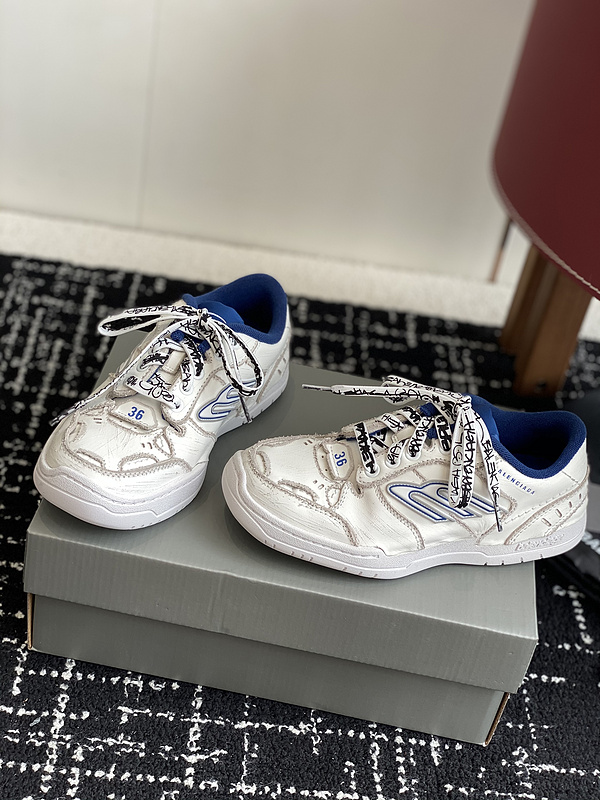 Balenciaga Hamptons Worn-Out Sneaker
