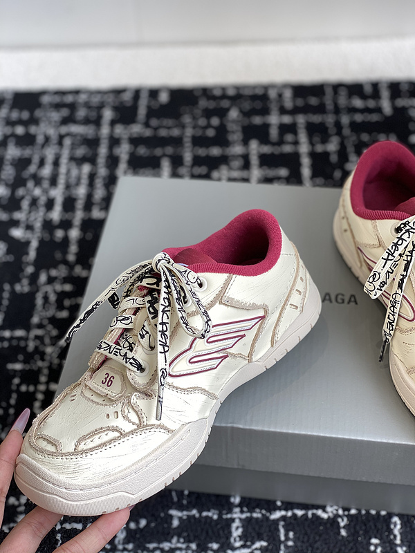 Balenciaga Hamptons Worn-Out Sneaker