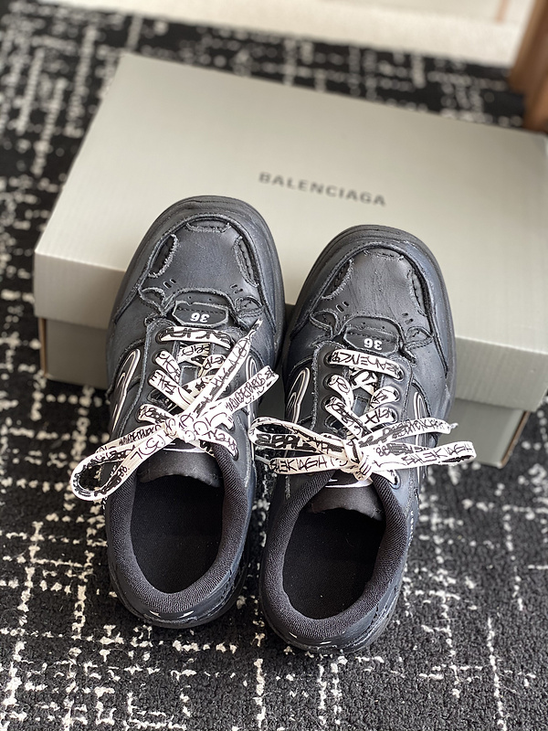 Balenciaga Hamptons Worn-Out Sneaker