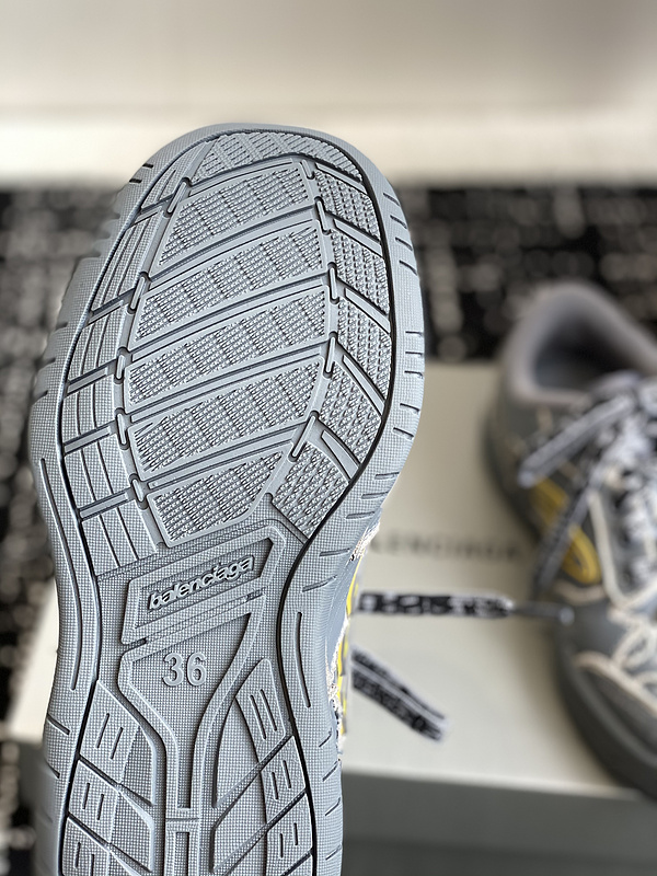 Balenciaga Hamptons Worn-Out Sneaker