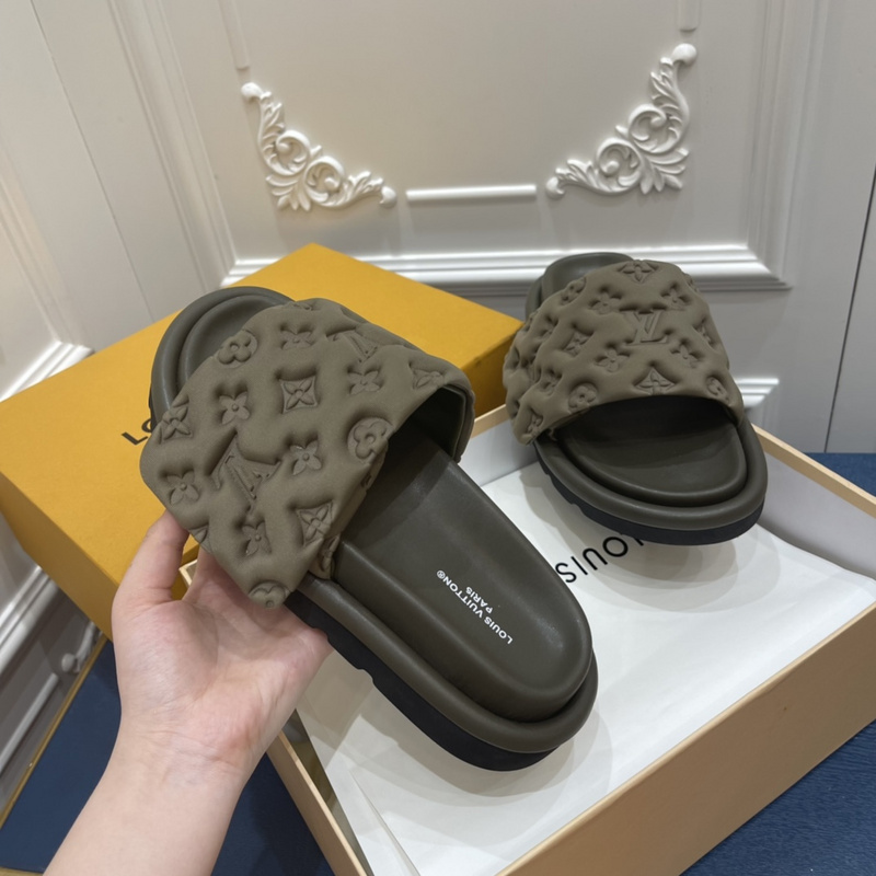 LV POOL PILLOW COMFORT MULE